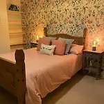 Дом отдыха Gloucester Rd 2 Mins Away - Fab, New, Trendy House Бристоль