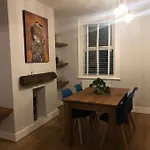 Gloucester Rd 2 Mins Away - Fab, New, Trendy House Дом отдыха *