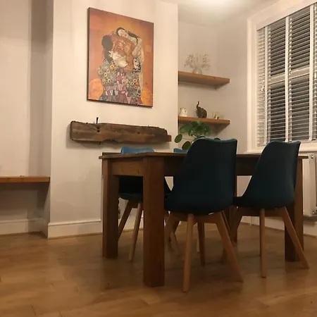 Gloucester Rd 2 Mins Away - Fab, New, Trendy House Nyaraló *