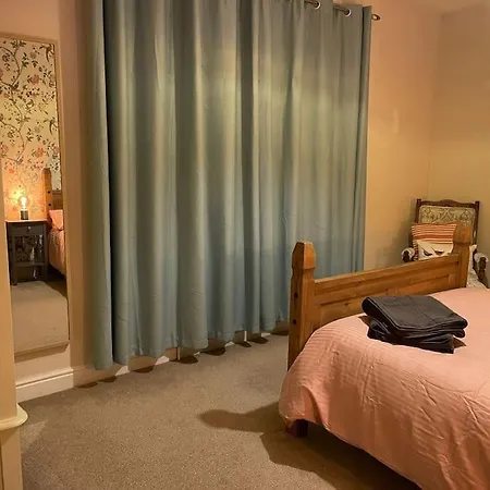 Gloucester Rd 2 Mins Away - Fab, New, Trendy House Бристоль