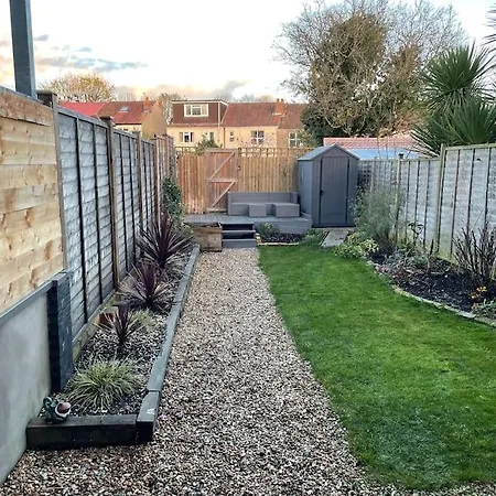 Gloucester Rd 2 Mins Away - Fab, New, Trendy House Бристоль