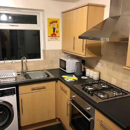 Gloucester Rd 2 Mins Away - Fab, New, Trendy House Дом отдыха