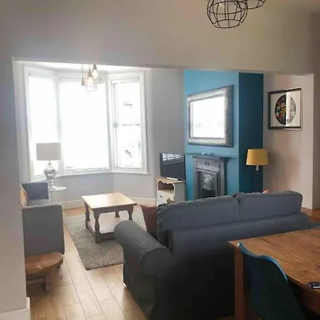 Holiday home Gloucester Rd 2 Mins Away - Fab, New, Trendy House