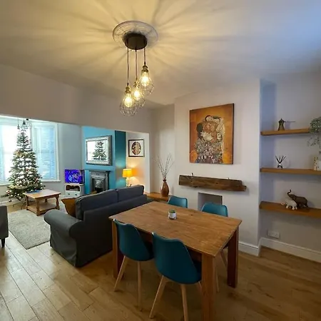 Gloucester Rd 2 Mins Away - Fab, New, Trendy House Nyaraló *