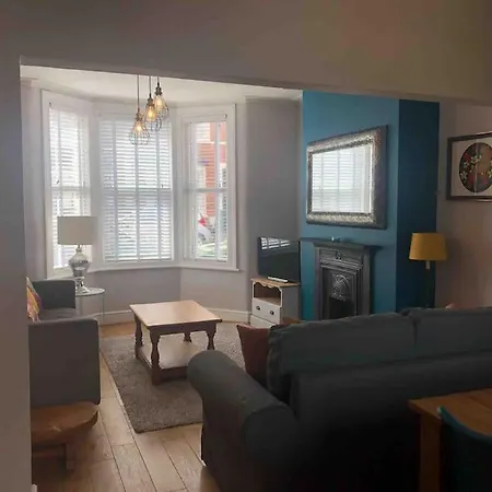 Gloucester Rd 2 Mins Away - Fab, New, Trendy House Дом отдыха