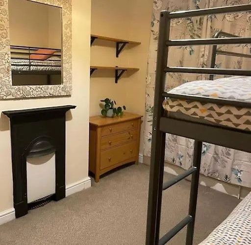 Gloucester Rd 2 Mins Away - Fab, New, Trendy House Holiday home Bristol