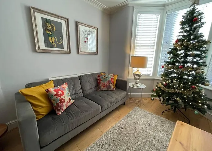 Gloucester Rd 2 Mins Away - Fab, New, Trendy House * Bristol