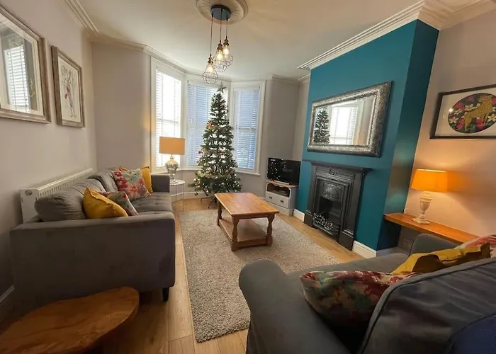 Gloucester Rd 2 Mins Away - Fab, New, Trendy House Μπρίστολ