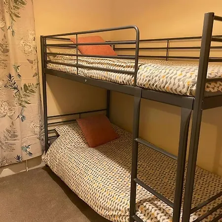 Gloucester Rd 2 Mins Away - Fab, New, Trendy House