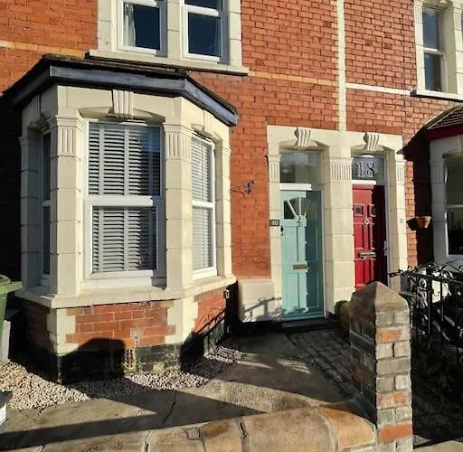 Gloucester Rd 2 Mins Away - Fab, New, Trendy House بريستول