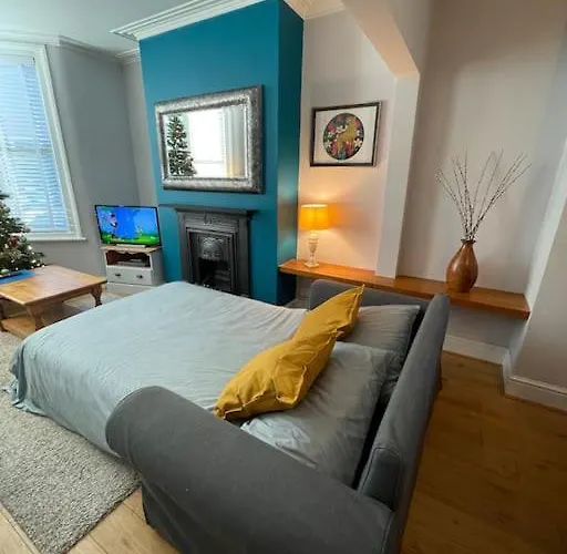 Gloucester Rd 2 Mins Away - Fab, New, Trendy House * 布里斯托