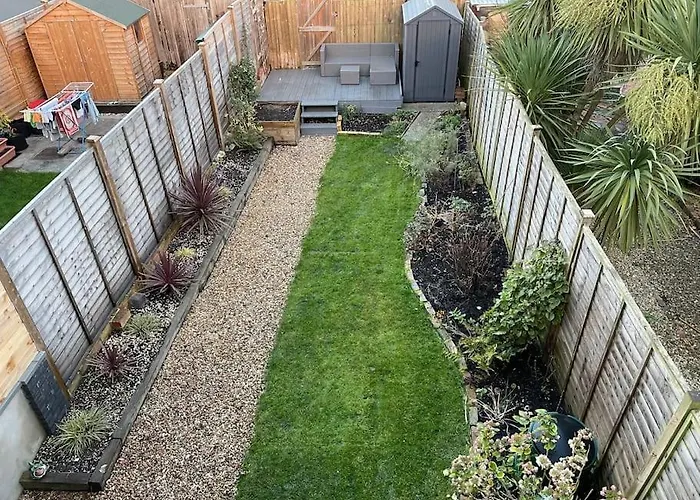 Gloucester Rd 2 Mins Away - Fab, New, Trendy House *