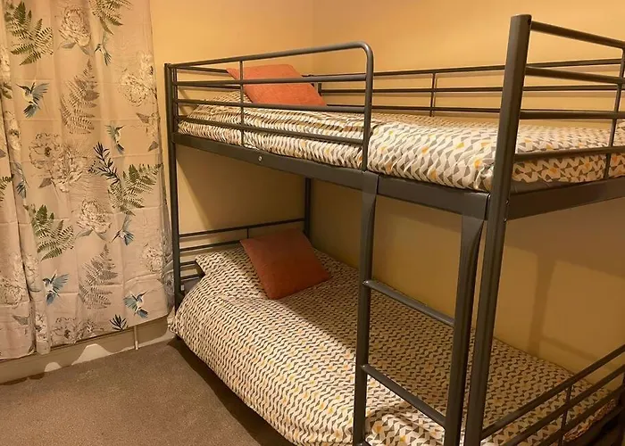 Gloucester Rd 2 Mins Away - Fab, New, Trendy House